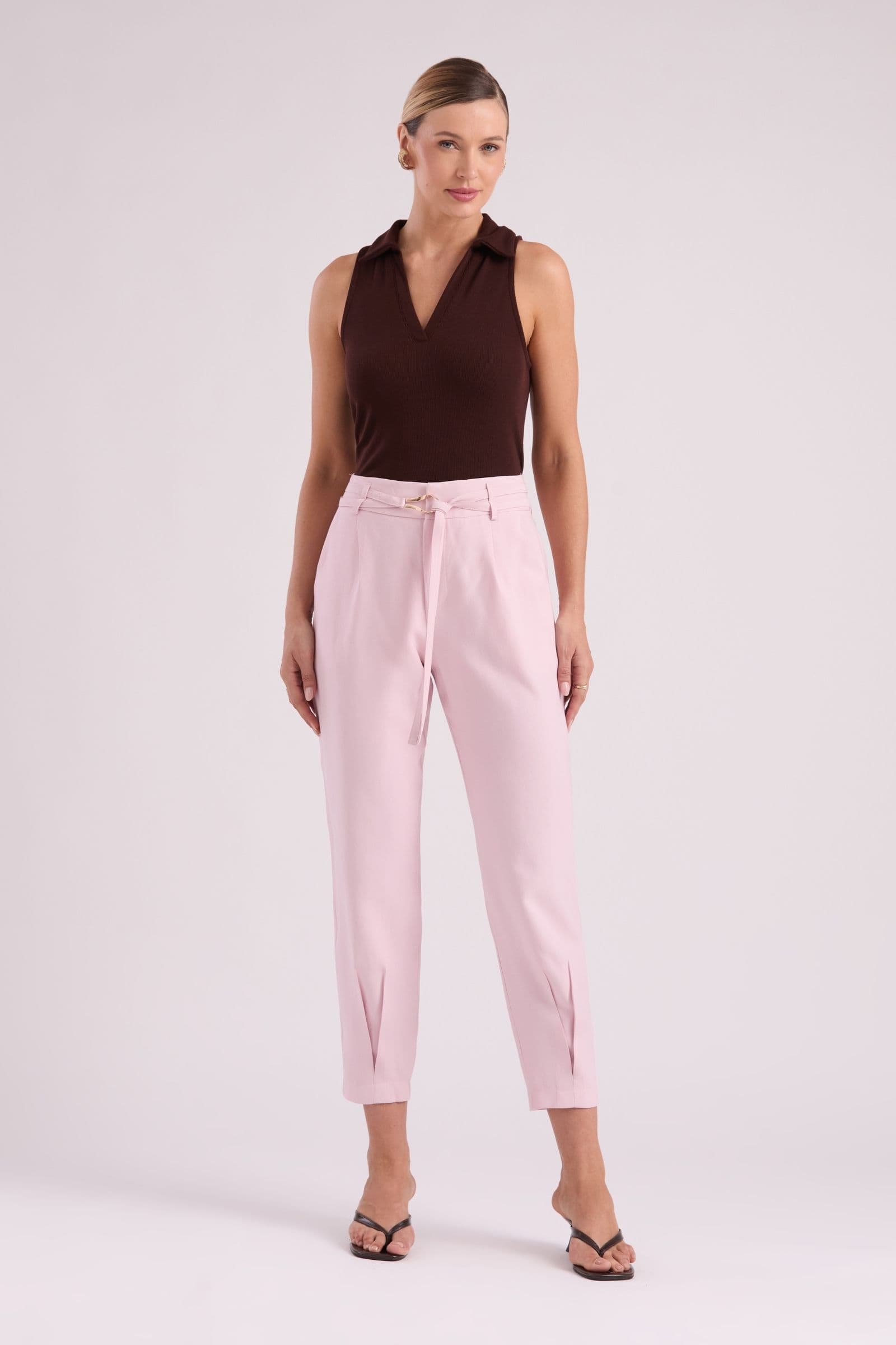 Calça cenoura com cordão e fivela orgânica em marant