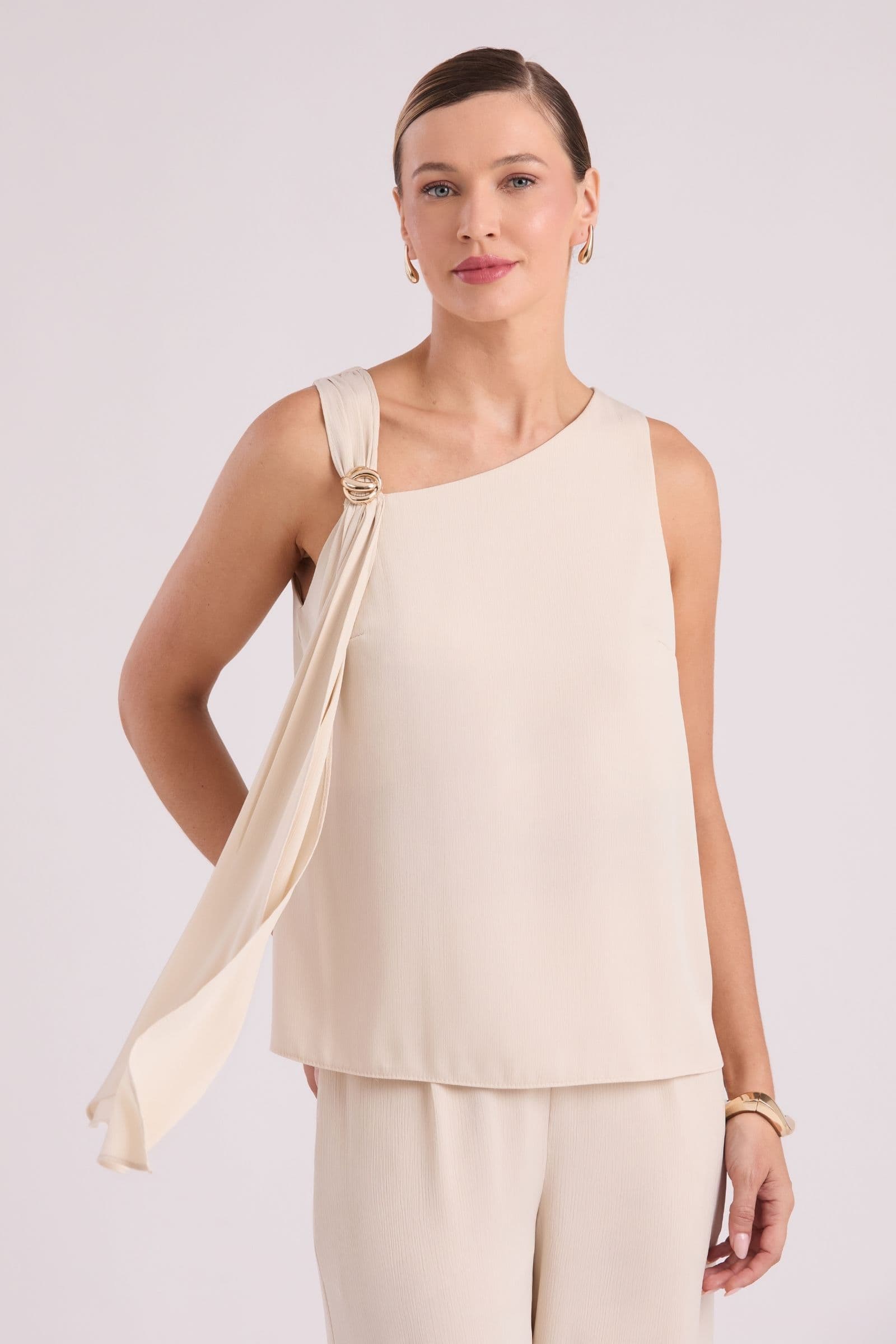 Conjunto assimétrico em crepe enrugado