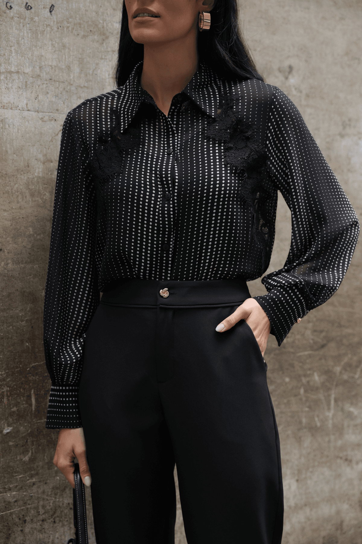 CAMISA DE POÁ COM DETALHES DE RENDA