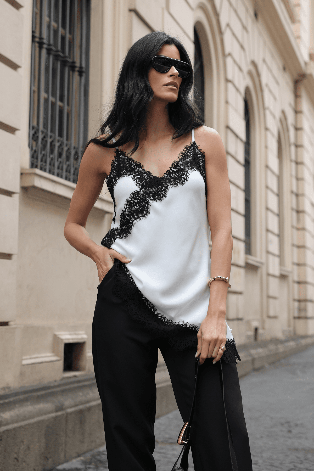 BLUSA DE CREPE COM RENDA CHANTILLY